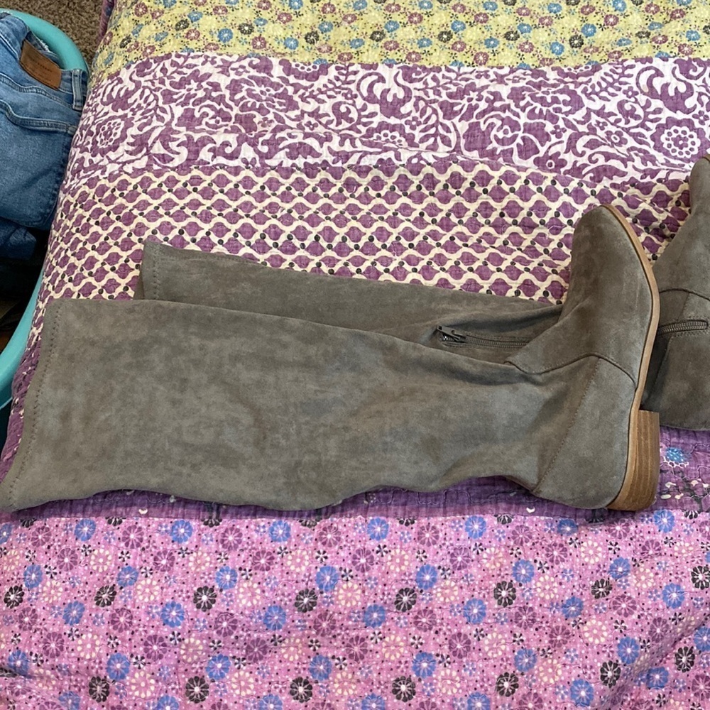 Mi.iM knee high grey boots